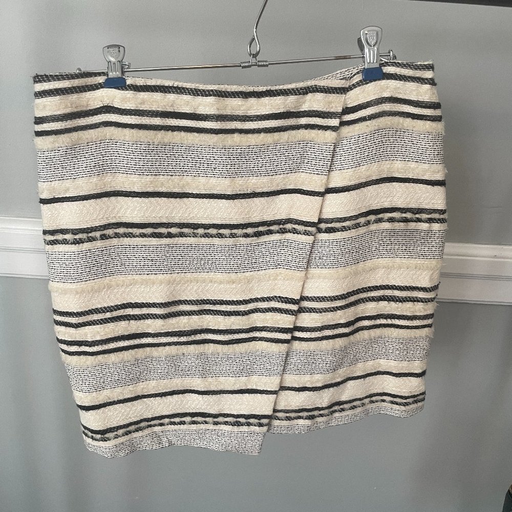 H&M Patterned Skirt, size 8